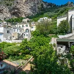 Casalina Amalfi Center